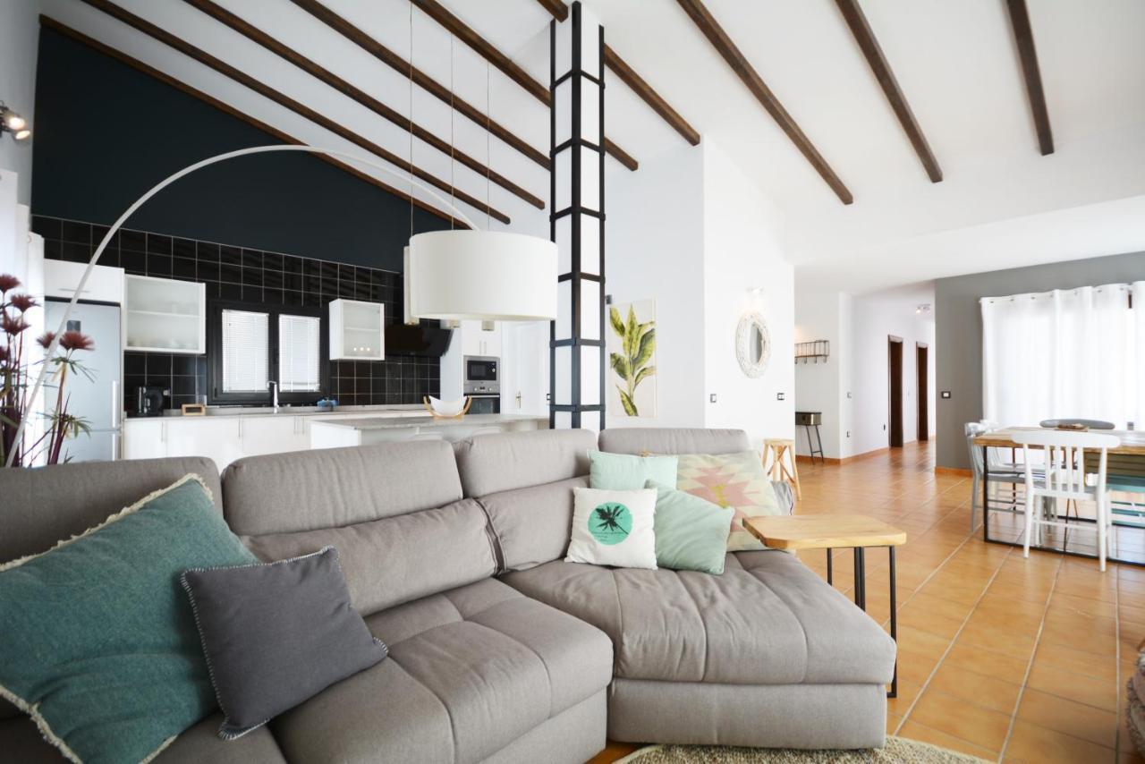 Beautiful Spacious Villa With Private Heated Pool In Lajares Exterior foto